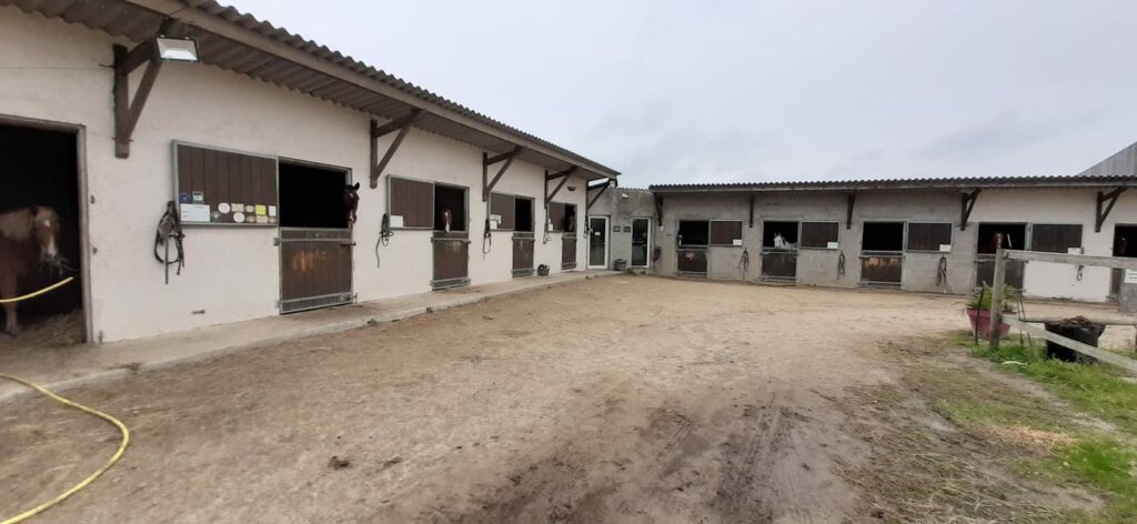 Joalland Equitation Centre Equestre La Plaine Sur Mer Box